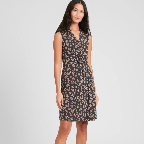 👗|•BANANA REPUBLIC•| Dark Grey Graphic Dress Size Large - Picture 3 of 8